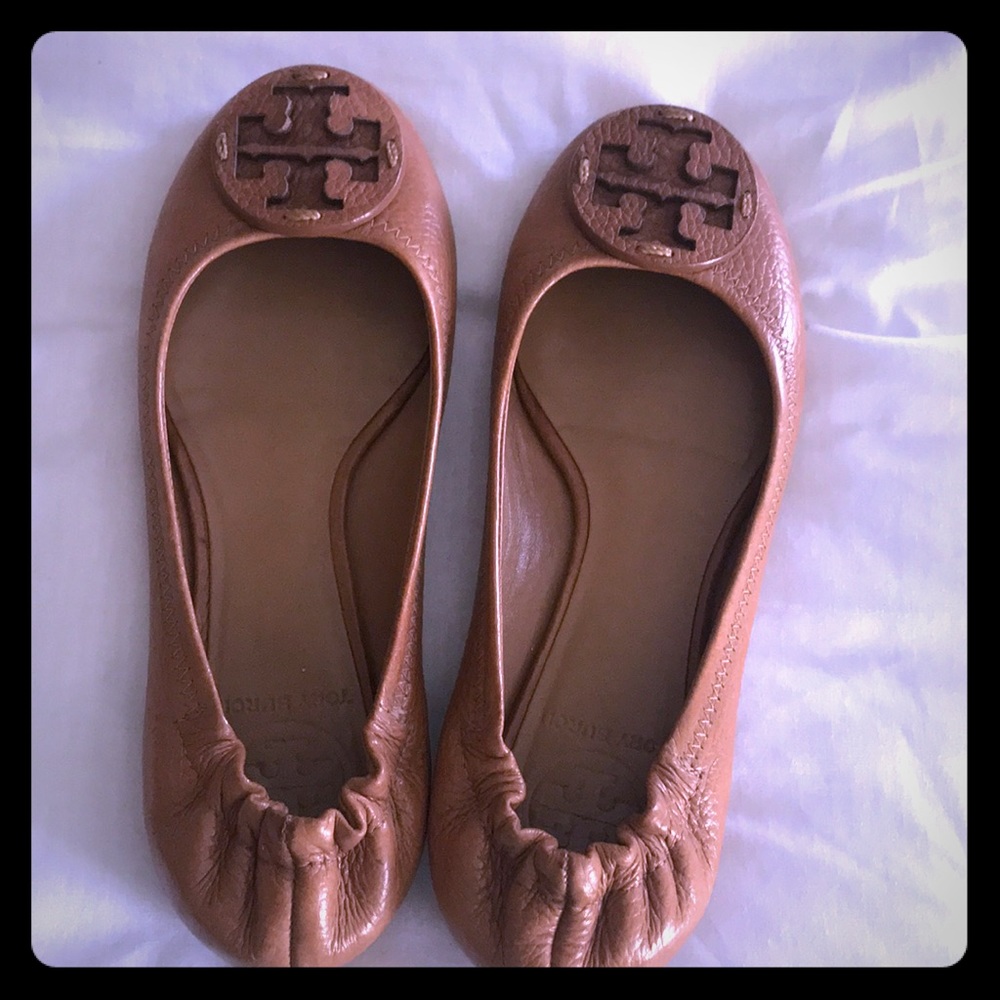 Tory Burch tan leather loafer